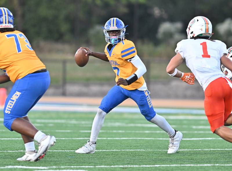 Joliet Central's Jeffrey Woods (7) looks to throw a pass during the conference game against Plainfield East on Friday, SEP. 12, 2025, at Joliet.