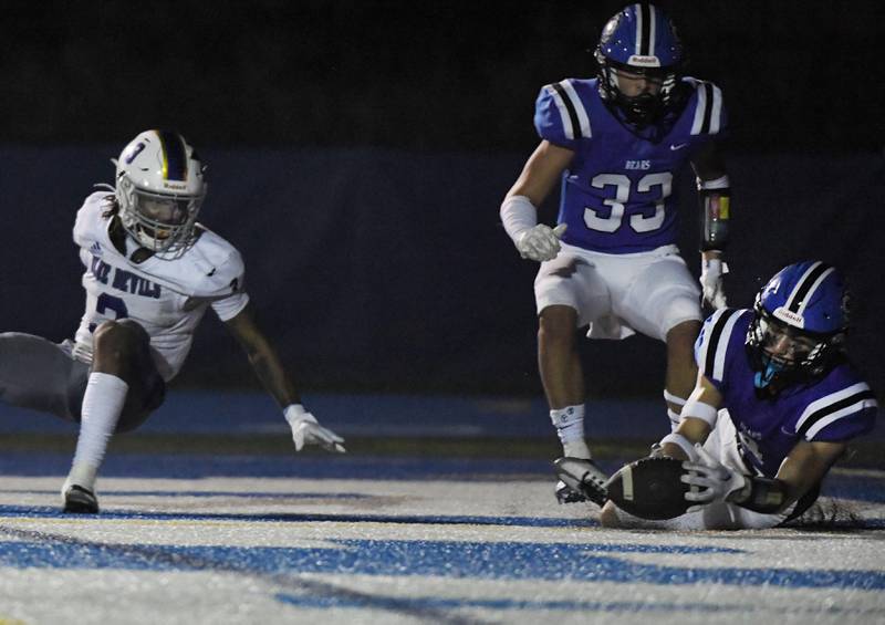 Lake Zurich’s Nolan Siko tries to catch a pass intended for Warren’s Dajhir Gordon in a football game in Lake Zurich on Friday, September 22, 2023. The pass fell incomplete.