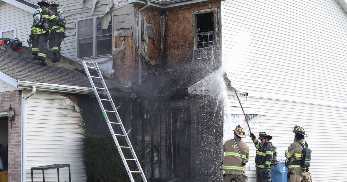Photos Firefighters extinguish Oglesby duplex house fire Shaw Local