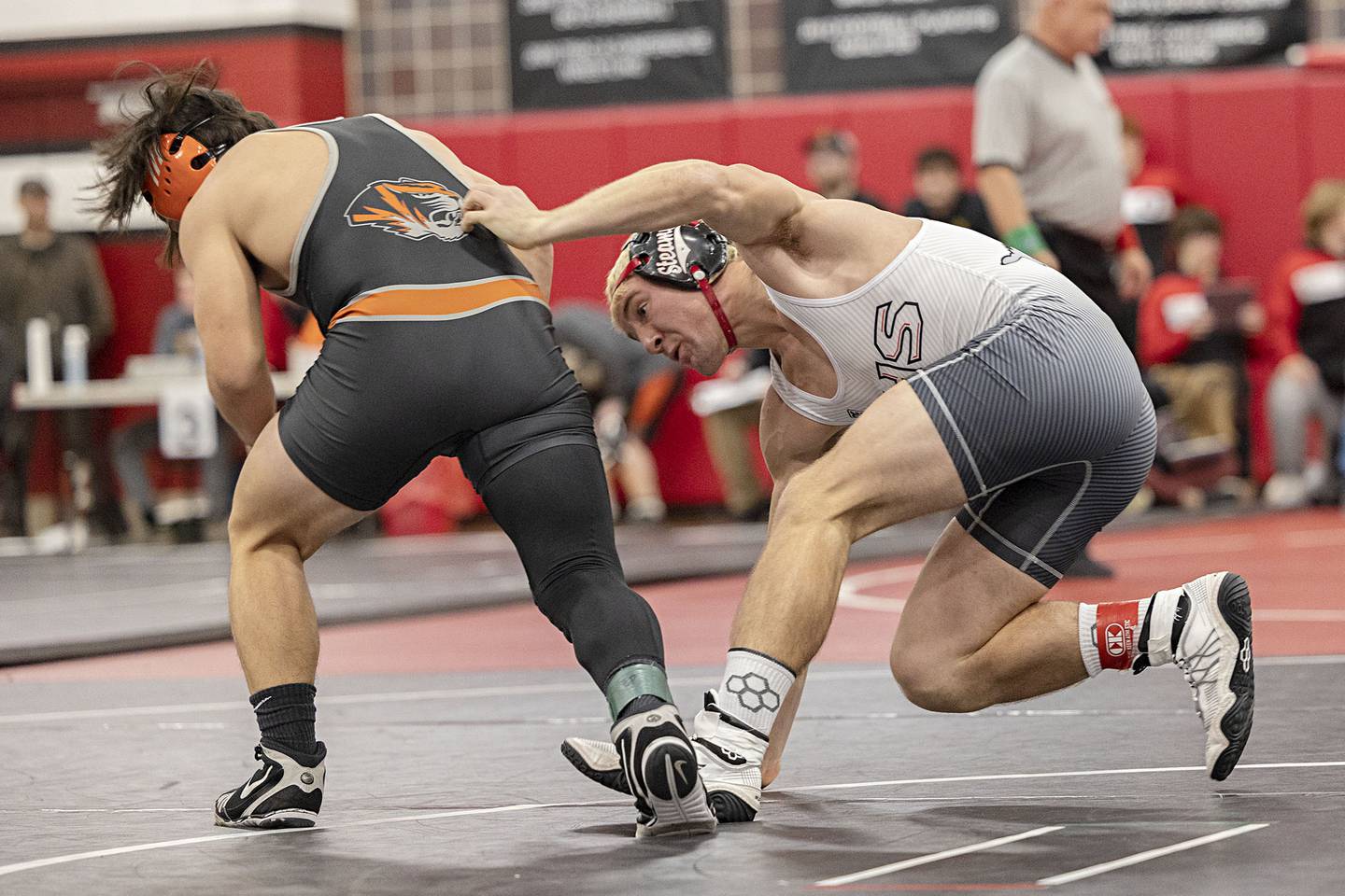 Fulton’s Ben Fosdick (right) works against Illini Bluff’s Paul Ishikawa in the 145 pound title match Saturday, Dec. 17, 2022 at the Erie-Prophetstown Holiday Tournament.