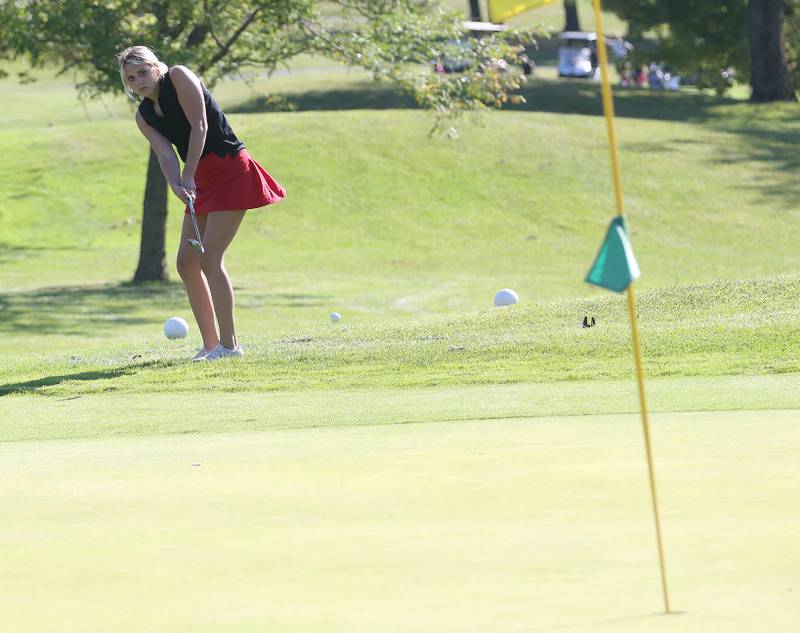 Ottawa's Payton Brunk golfs during a golf meet against L-P on Wednesday, Sept. 13, 2023 at Senicas Oak Ridge Golf Course in La Salle.