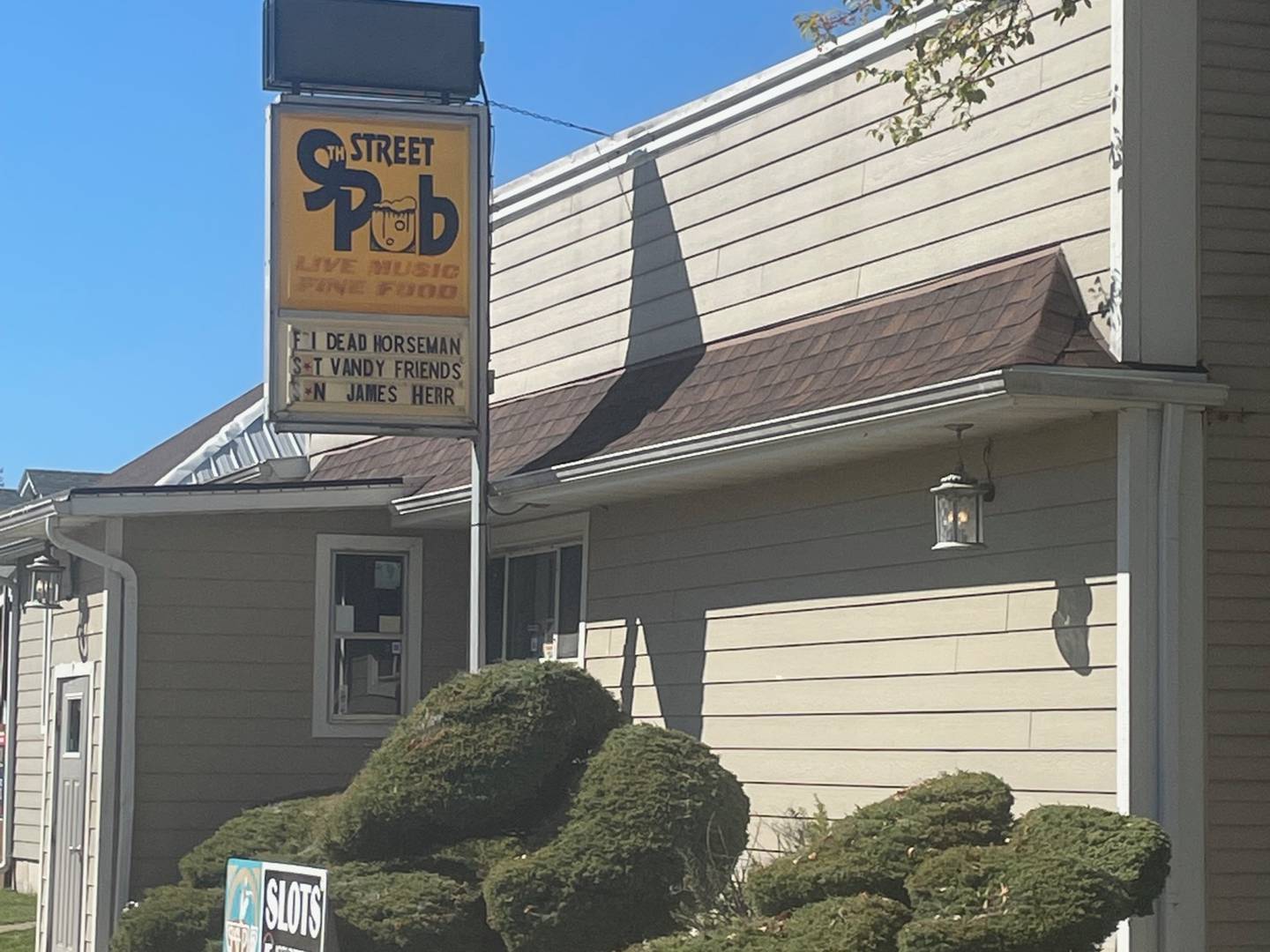 How does a La Salle tavern stay open for 45 years under continuous ownership? A good kitchen sure helps. The 9th Street Pub is open for weekend brunch and has a more diverse menu than many competitors.