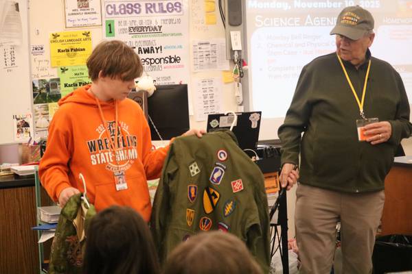 DeKalb middle school students pay tribute to veterans