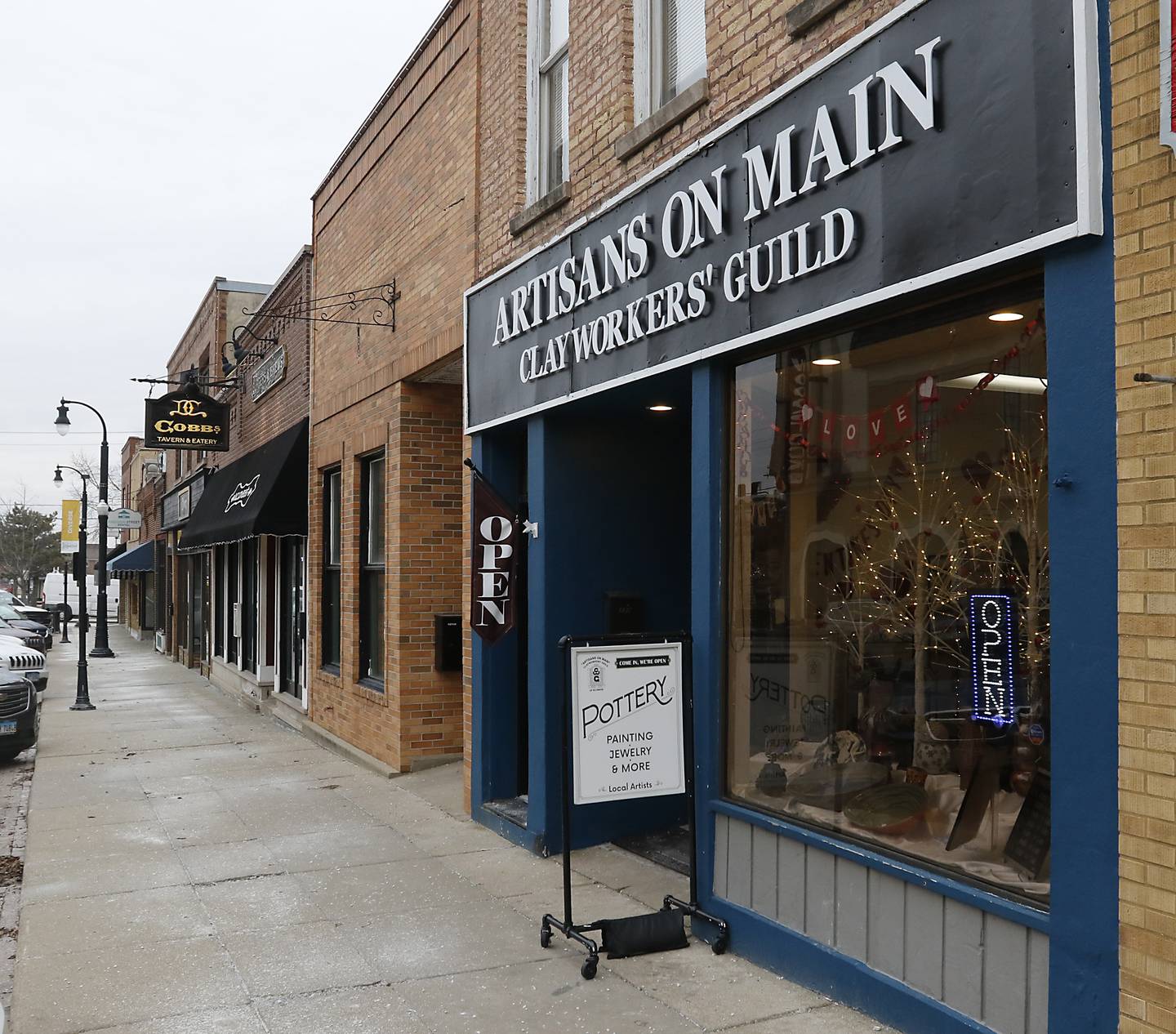 Clayworkers' Guild of Illinois is expanding their Artisans on Main gallery into a neighboring space behind their Woodstock location. The space, that was formerly the “Woodstock Tobacco Hub, will house the guild's classroom space.