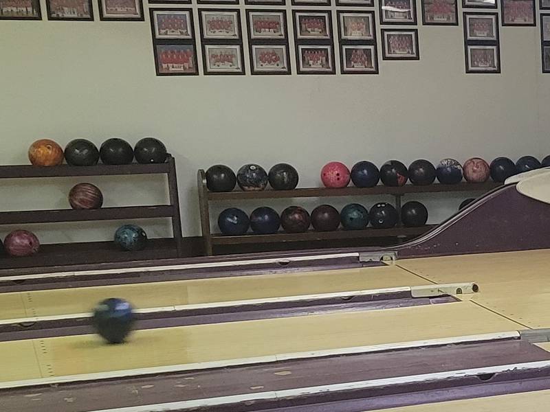 The Ottawa and Streator boys bowling squads battled it out on the Streator Elks Lanes on Wednesday afternoon. The Bulldogs topped the Pirates, 2,616 to 2,060.