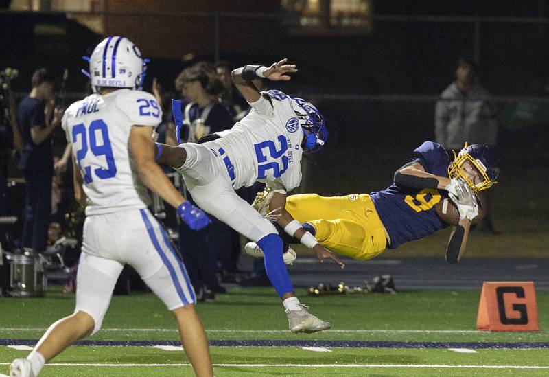 Sterling’s Jack Saathoff pulls down a pass to set up the Warriors at first and goal against Quincy Friday, Oct. 17, 2025.