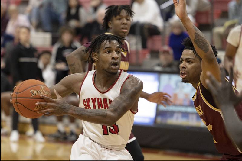 Sauk Valley College’s Devares Whitaker handles the ball against Indian Hills Monday, Jan. 30, 2023.