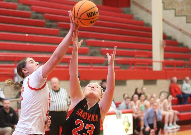 Ottawa's Marlie Orlandi breaks up a pass intended for Sandwich's Bailey Frieders on Monday, Jan. 27, 2025 in Kingman Gym at Ottawa High School.