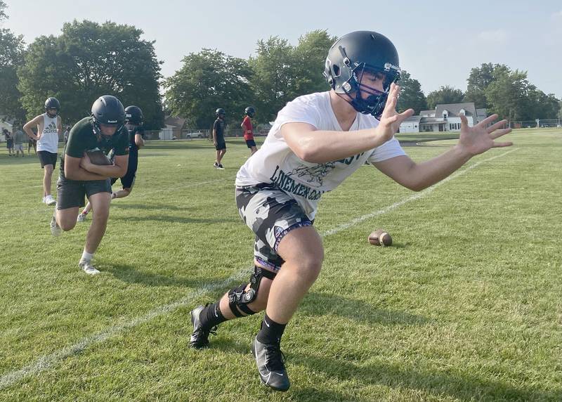 FCW's Brennan Edens (at right) lead blocks for ballcarrier Kesler Collins during drills Monday, July 24, 2023, in Flanagan.