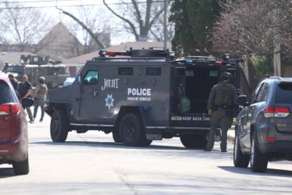 Armed man in Joliet remains in standoff with police