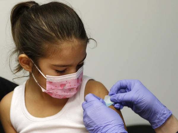 Is omicron encouraging more Illinoisans to get vaccinated? Not really, data shows.