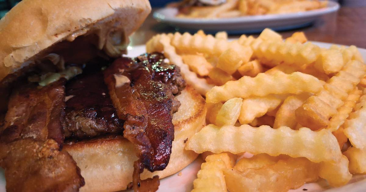 9 great places to get a burger in the Illinois Valley area