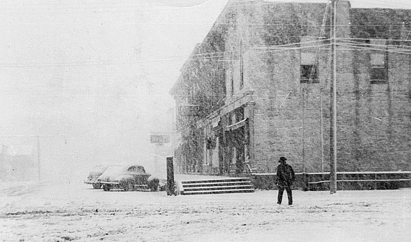 A snowy day in 1943 at the intersection of Main and Washington Street in downtown Oswego.