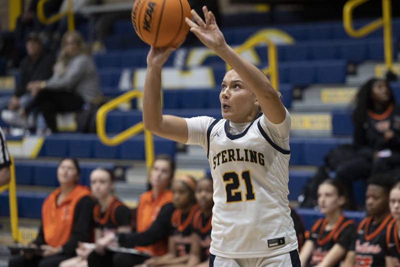 Sterling’s Jaelynn James puts up a shot against United Township Thursday, Dec. 18, 2025.