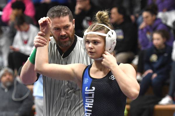 Girls wrestlers advance to sectional: Saturday’s Sauk Valley Roundup