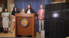 Illinois lawmakers seek measure to make small-scale plug-in solar panels available to renters