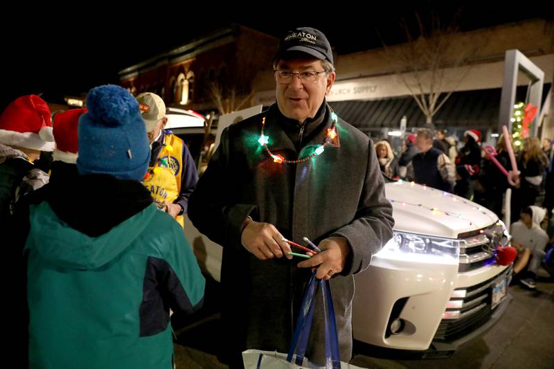 Photos Wheaton Christmas Parade Shaw Local