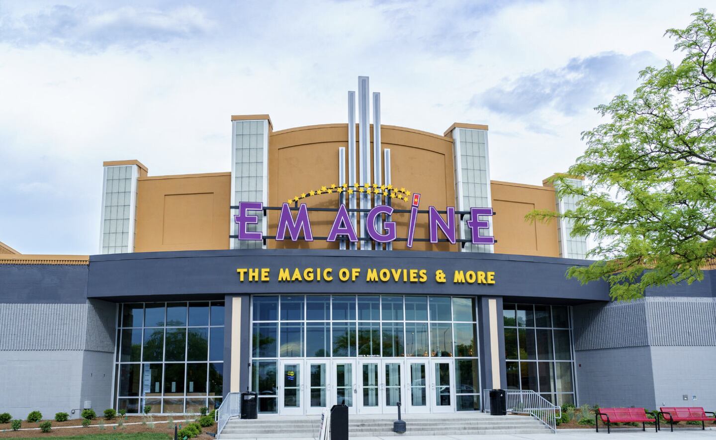 Emagine Batavia has been named the recipient of the 2023 Ole Award in the Commercial Remodeling category by the Batavia Chamber of Commerce. The Ole Awards recognize businesses that demonstrate confidence and investment in the City of Batavia.