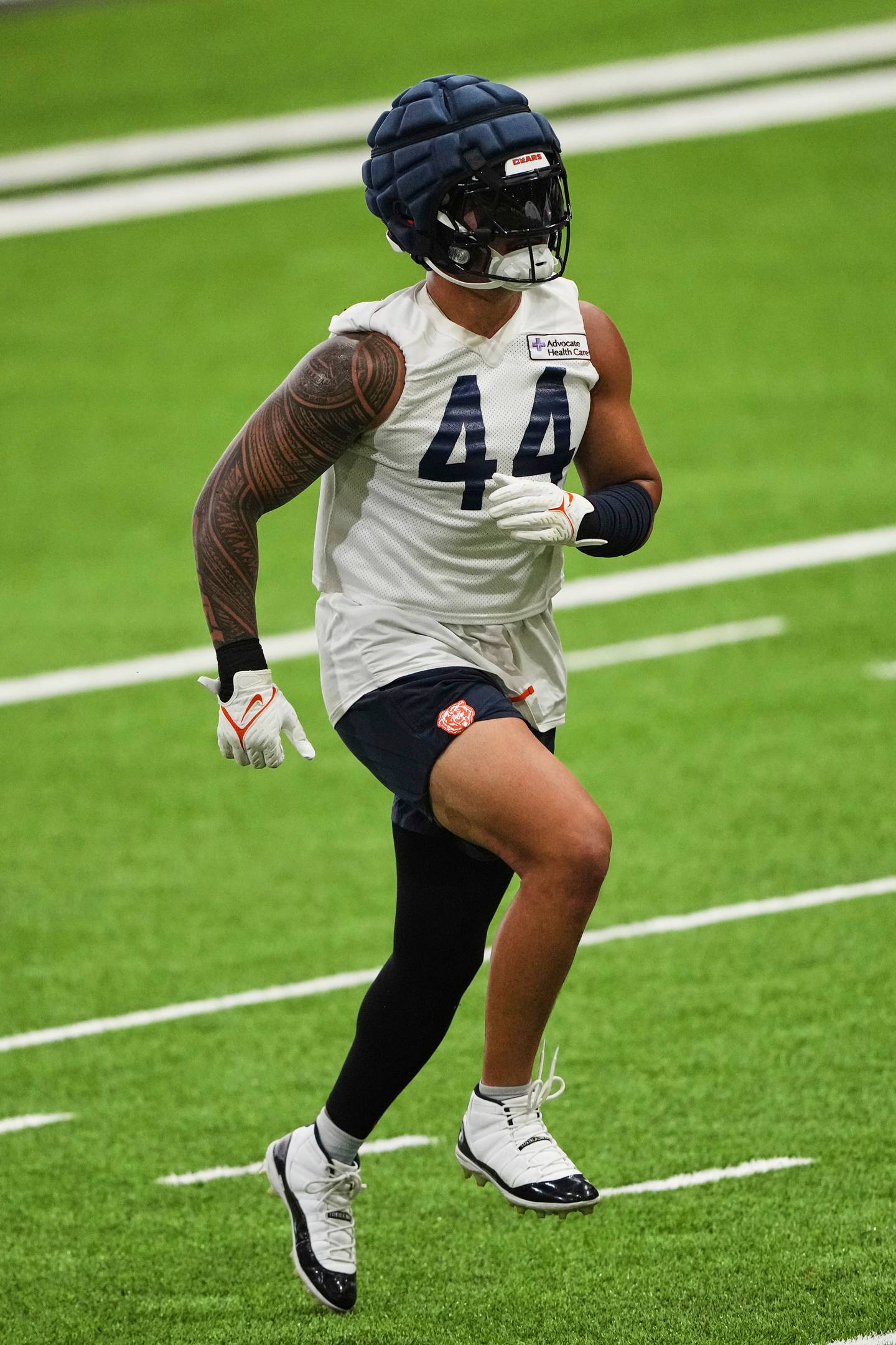 Chicago Bears linebacker Noah Sewell warms up during NFL football practice in Lake Forest, Ill., Wednesday, May 21, 2025. (AP Photo/Nam Y. Huh)