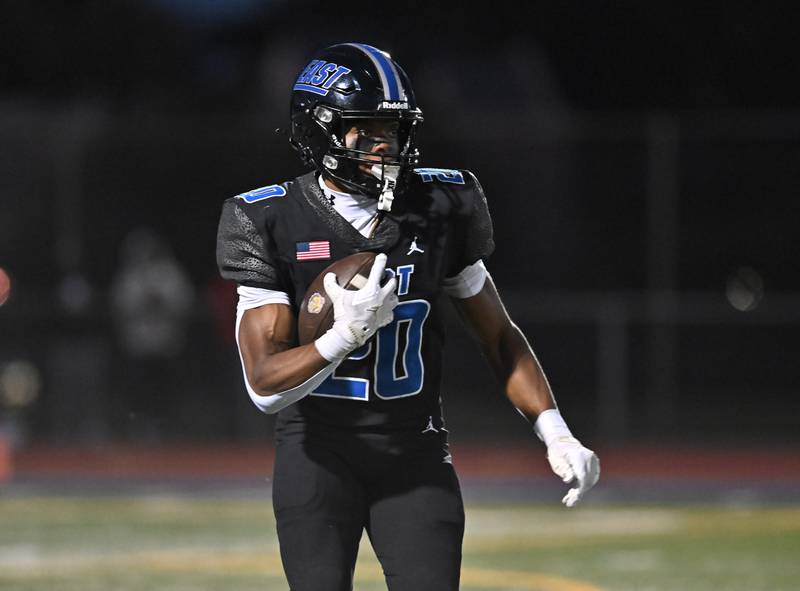 Lincoln Way East's Jonathan Nwoko (20) in action during the non-conference game against Kankakee on Friday, Sept. 05, 2025, at Frankfort.