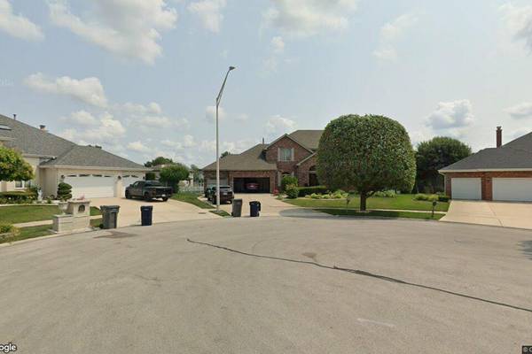 Orland Park: Four-bedroom home goes for $715,000