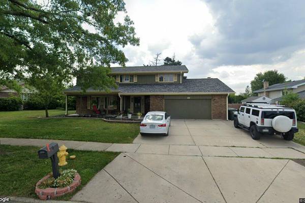 Single-family home sells in Orland Park for $402,000