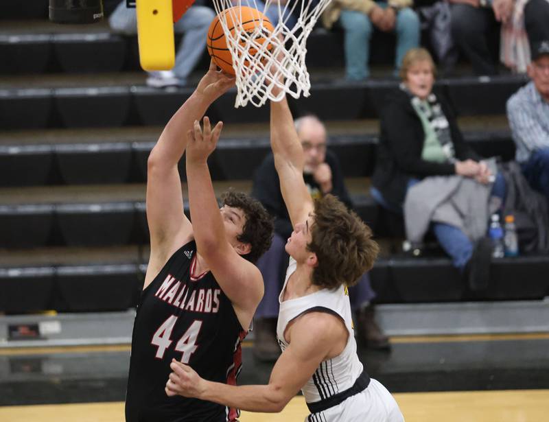 Putnam County's Bobby Gaspardo scores on a layup over Putnam County's Jonathon Stunkel on Friday, Dec. 5, 2025 at Putnam County High School.