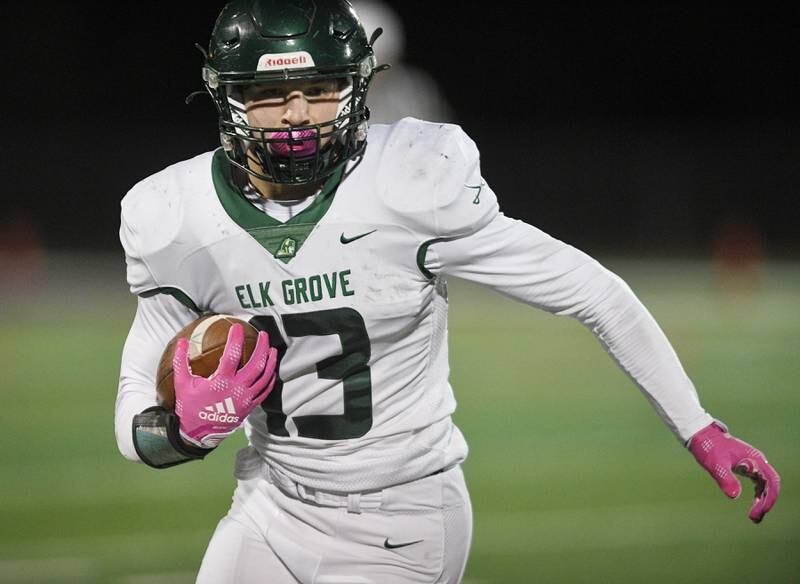 Elk Grove’s Dylan Berkowitz runs against Rolling Meadows in a football game in Rolling Meadows on Friday, October 7, 2022.