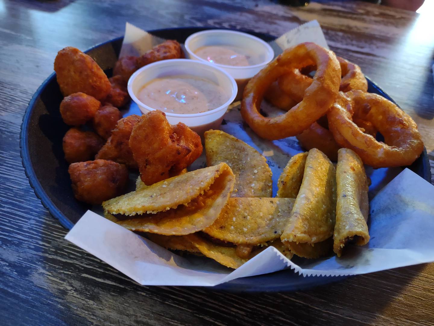 Ziggy's Bar & Grill in downtown Marseille offers more than a dozen starters.  One option is the Pick Three, which allows diners to choose from fries, tater tots, refried green beans, mini tacos, onion rings, pickle fries, fried mushrooms and breaded cauliflower spicy.