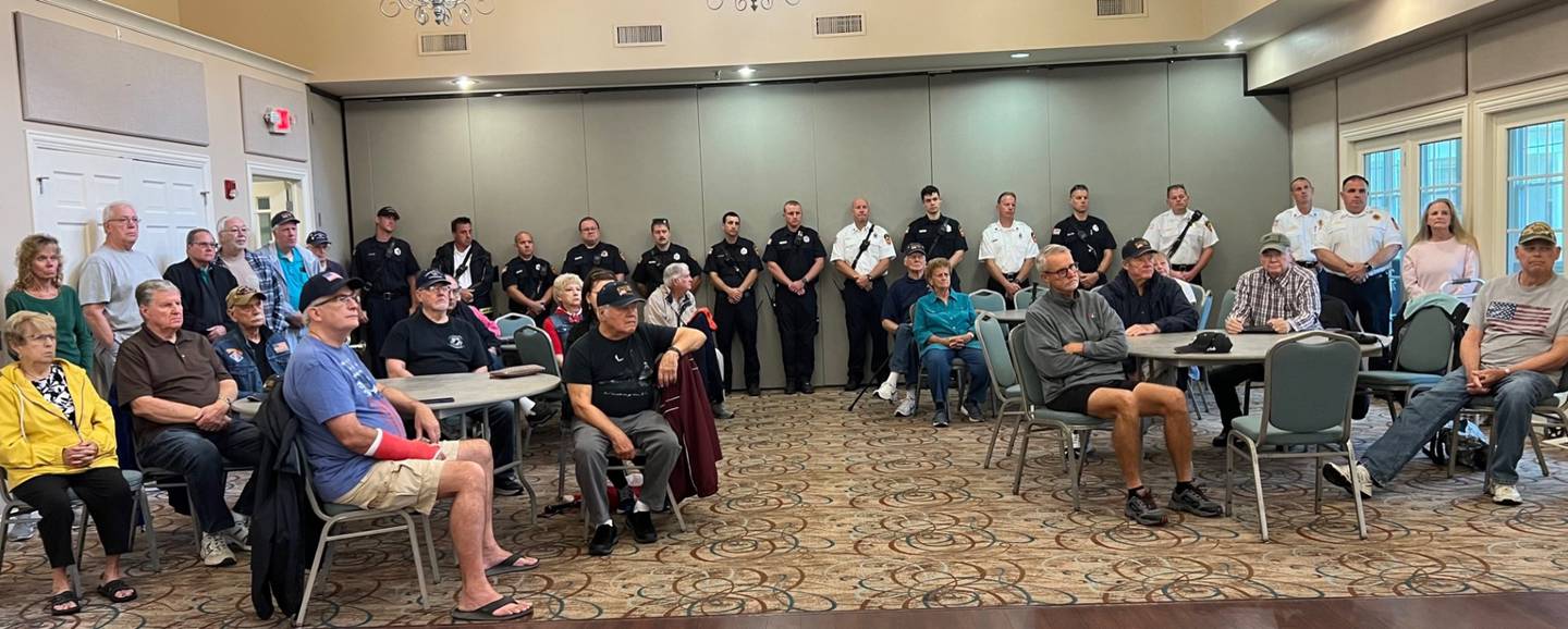 On Monday morning, the Carillon Lakes Veterans Club in Crest Hill hosted a 9/11 22nd Memorial Remembrance Ceremony inside its clubhouse. Crest Hill Mayor Ray Soliman, an associate member of the club, emceed the ceremony.