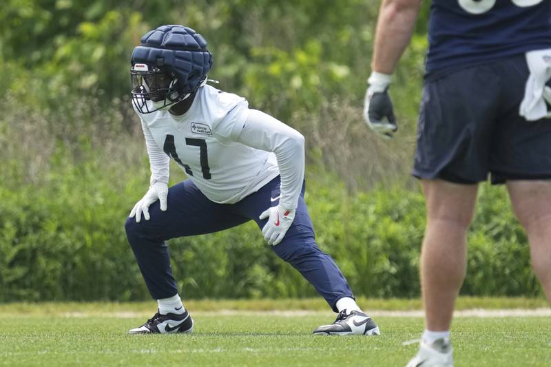 Chicago Bears linebacker Ruben Hyppolite II (47) warms up with teammates during practice at NFL football minicamp at Halas Hall in Lake Forest, Ill., Tuesday, June 10, 2025. (AP Photo/Nam Y. Huh)