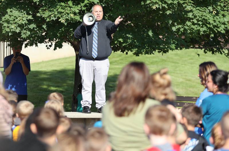 Principal Thomas Franks welcomes students Wednesday, Aug. 17, 2022, on the first day of school at North Elementary in Sycamore.