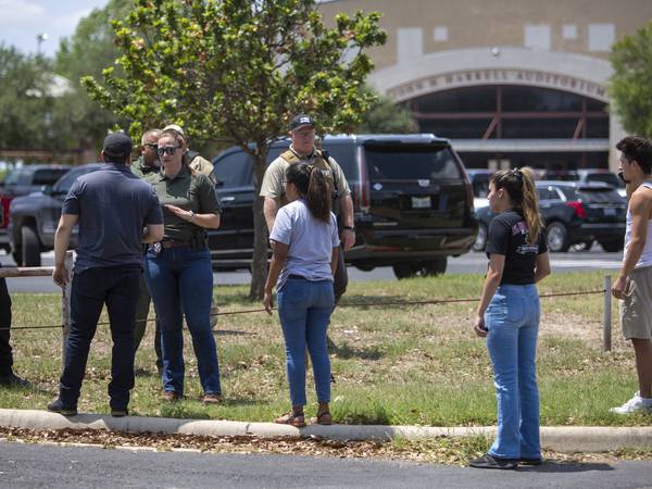 Texas governor: 15 killed in Uvalde school shooting; gunman dead