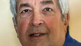 Streator woman establishes scholarship to honor late brother-in-law, Vietnam war vet, journalist