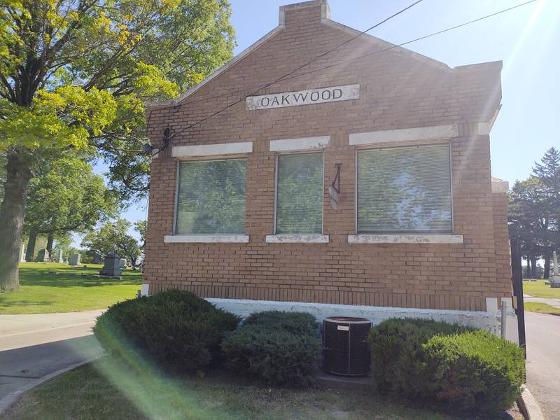 Entrance to Oakwood Cemetery in Dixon. There will be a Memorial Day ceremony at Oakwood Cemetery, 416 Dement Ave., at 10:30 a.m., Monday, May 29, 2023.
