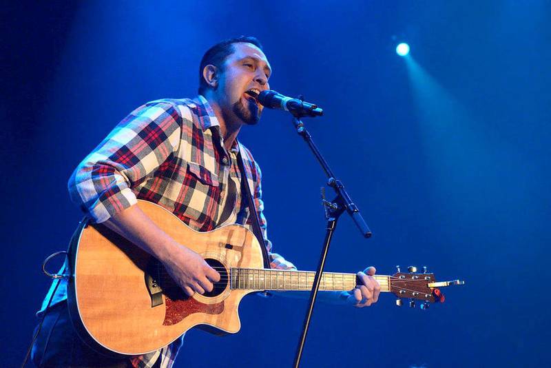 Redfield to play holiday show at River's Edge Bar & Grill in Batavia