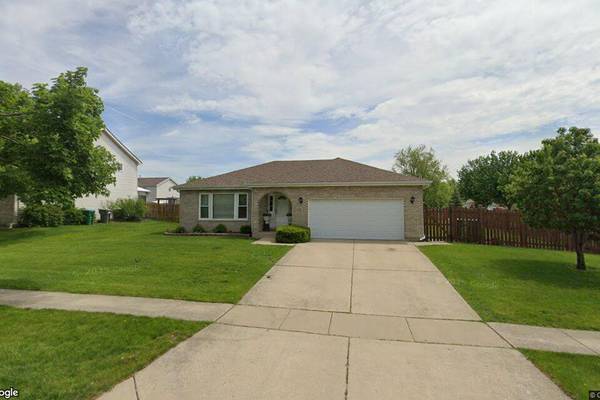 Single-family home sells in Romeoville for $389,000