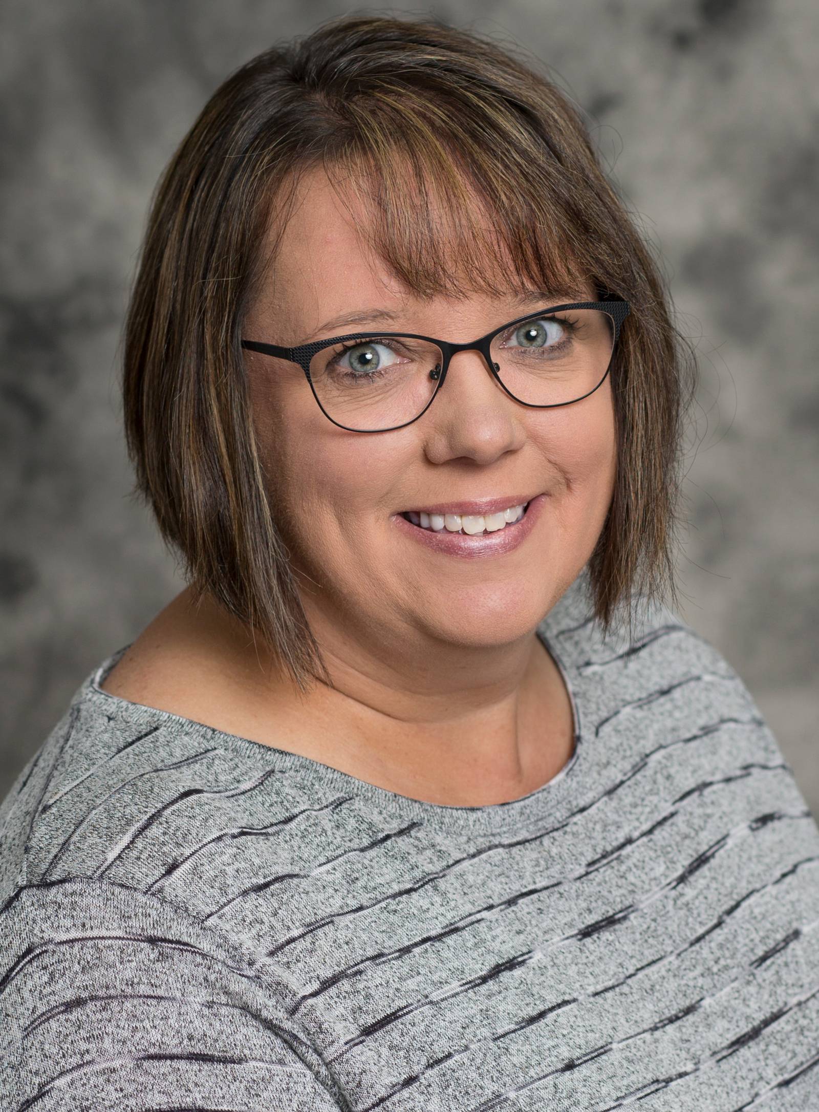 Bureau County Circuit Clerk Dawn Reglin announces candidacy for a third