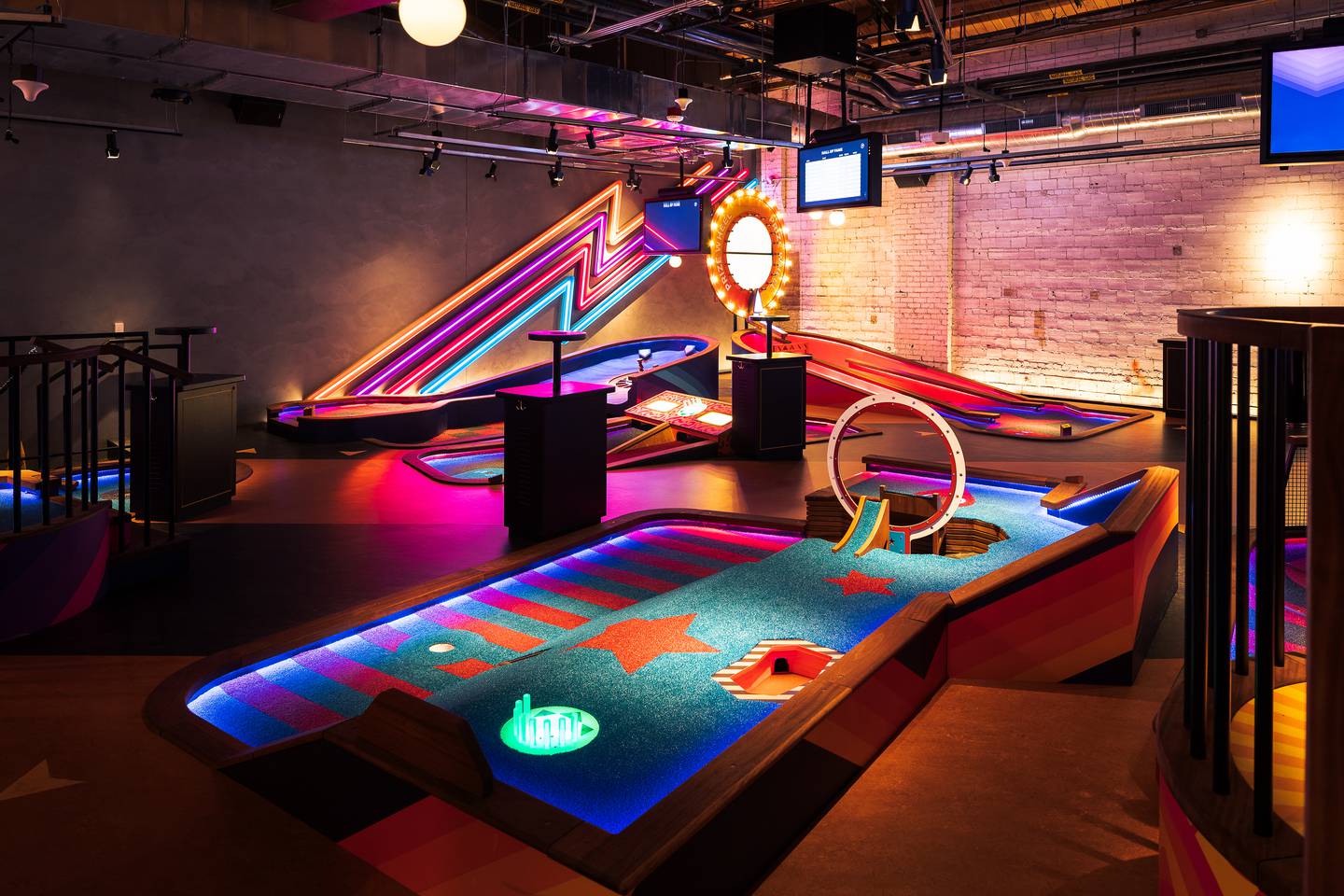 Puttshack, located in Oak Brook, is an innovative social entertainment venue that’s taking mini-golf to a new level with cutting-edge trackable technology.