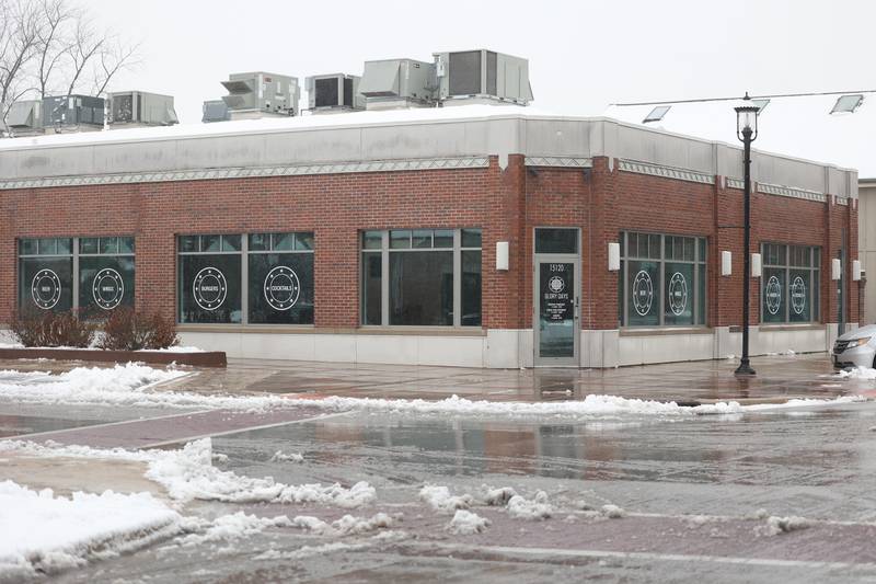 Plainfield plans to have a Latin fusion restaurant open in the former Glory Days American grill and bar location along Des Plaines Street.