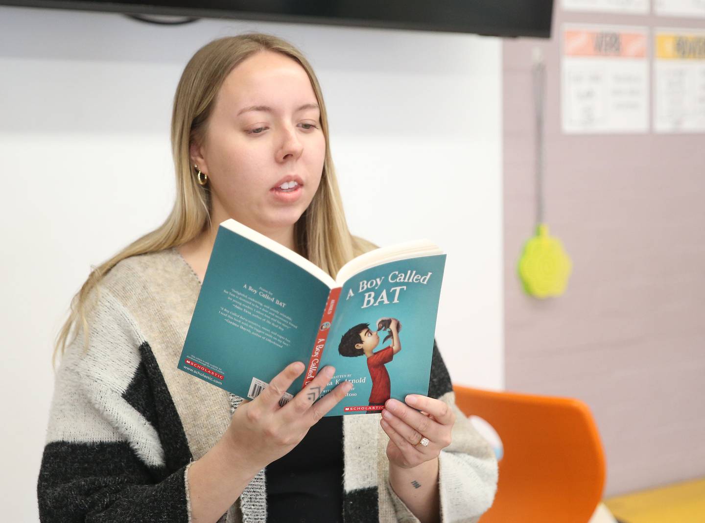 Cheyenne Timm reads a book to students in her classroom on Thursday, April 3, 2025 at Marseilles Elementary School.