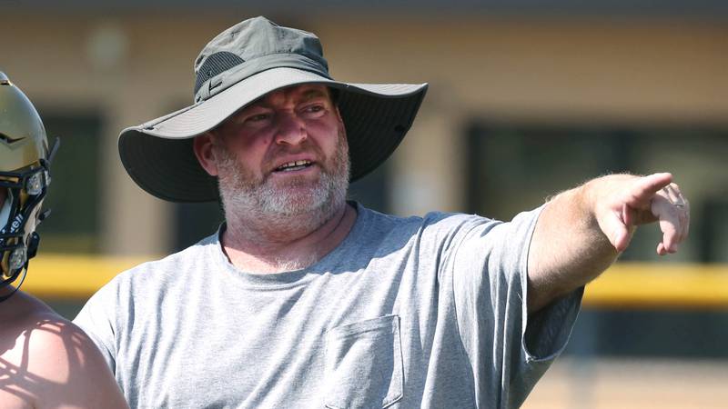 My favorite call: Kenny McPeek’s call to downsize at nose tackle leads to furious Hiawatha comeback