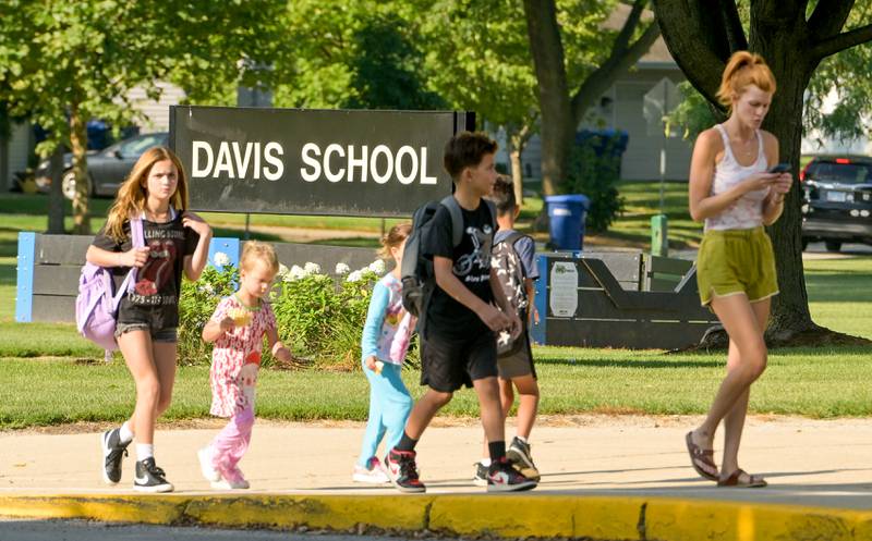 Students arrive at Davis Elementary in St. Charles for the start the 2025-2026 school year on Wednesday, Aug 13, 2025.