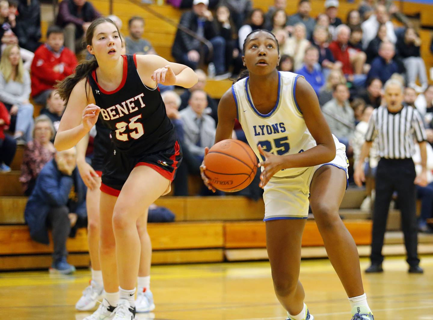 Lyons' Nora Ezike (25) drives to the basket during the girls varsity basketball game between Benet Academy and Lyons Township on Wednesday, Nov. 30, 2022 in LaGrange, IL.