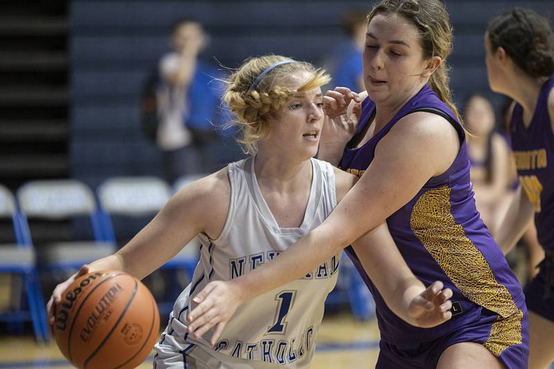 Newman’s Jessalin Johns drives to the hoop Monday, Dec, 12, 2022 against Mendota’s Reanna Brant.