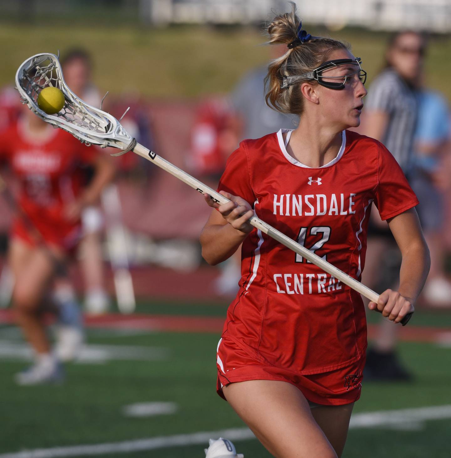 Joe Lewnard/jlewnard@dailyherald.com
Hinsdale Central’s Ari Tavoso carries the ball during the girls state lacrosse championship game against Loyola Academy in Hinsdale Saturday.