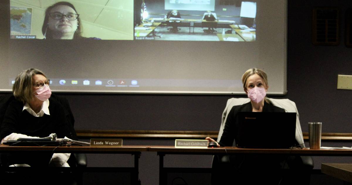 Dixon Public Schools board vice president will be leaving area Shaw