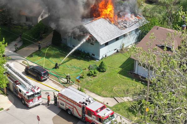 Peru residential fire forces evacuation; roof caves in