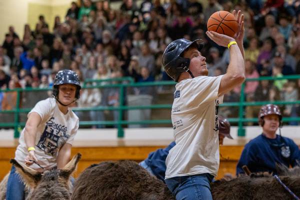 Donkey basketball fills Seneca High’s old gym, boosts FFA fundraiser