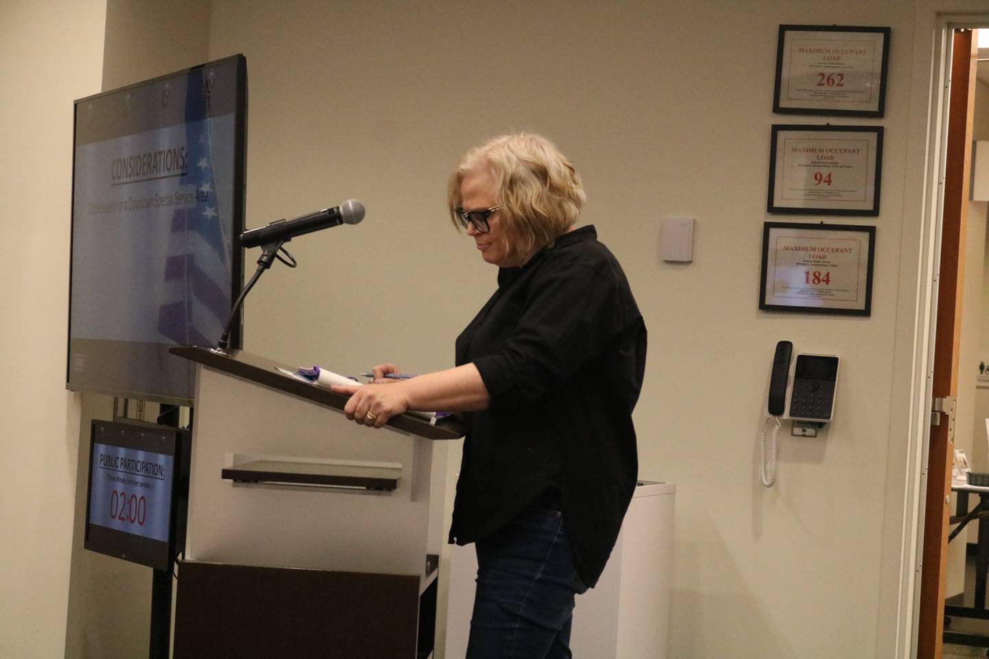 Barb City Bagels owner Bobbi Hays speaks at the April 22, 2024 meeting of the DeKalb City Council.